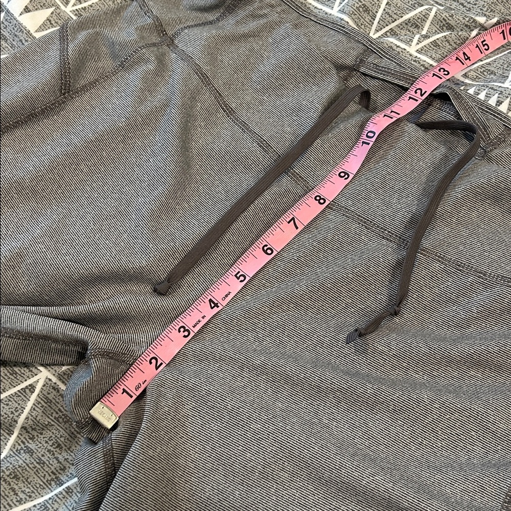 Gray Capri Leggings - Picture 7 of 8
